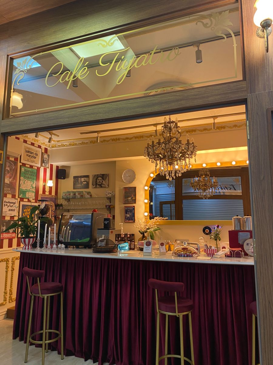 cafe tiyatro